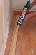 Нанесение монтажного клея